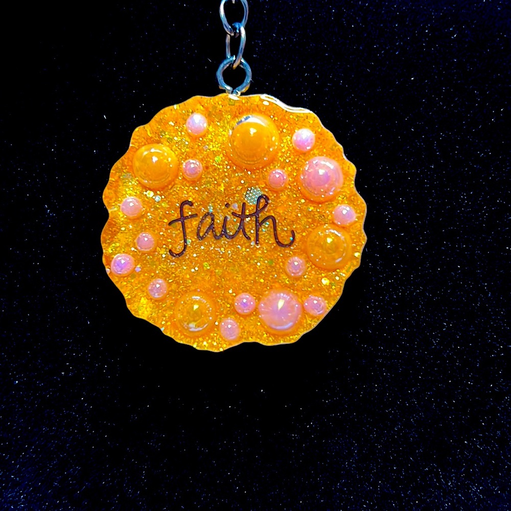 Resin keychain: “Faith”